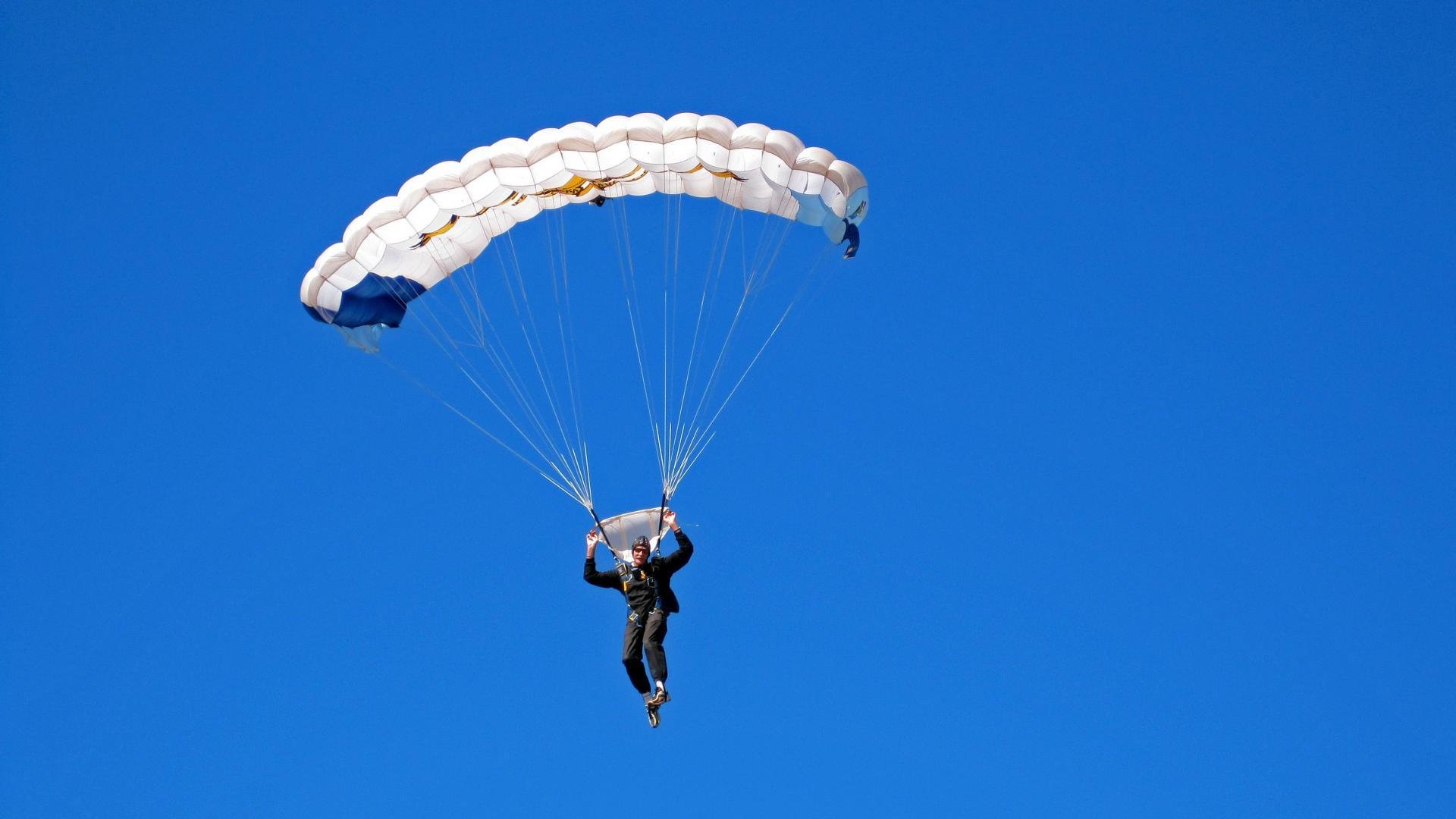 电竞虚拟物品交易市场的规范与风险防控，网络游戏虚拟物品交易